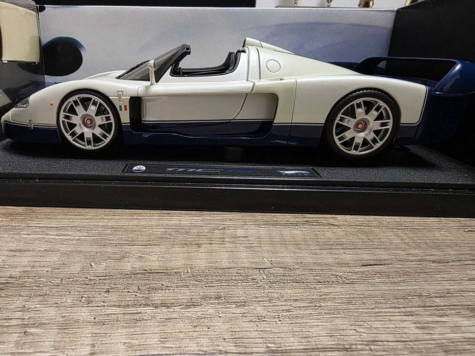 Maseratti MC12 1:18 Hot WHEELS ELITE