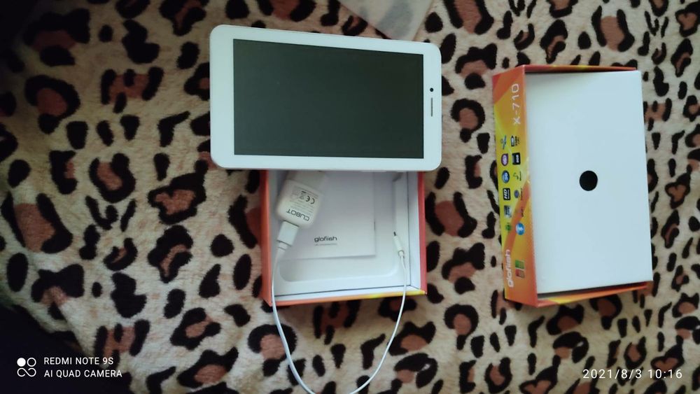 Планшет 2/16 goldfish + чехли.