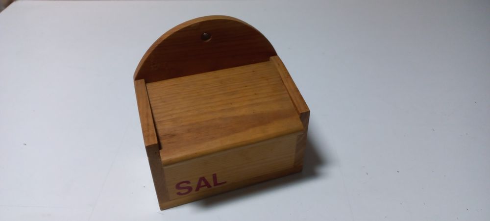 Caixa de madeira para o sal