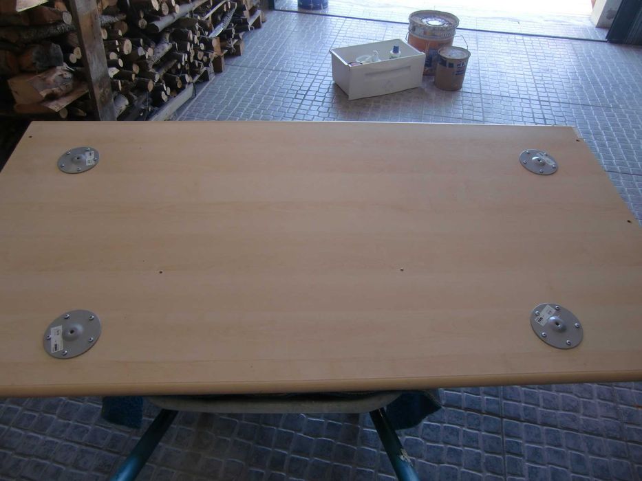 Mesa com múltiplas aplicações