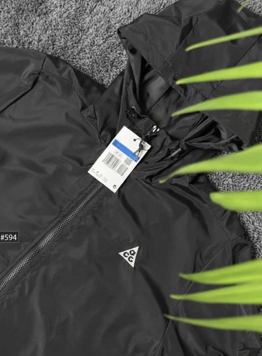 Вітровкв Nike acg розпродаж