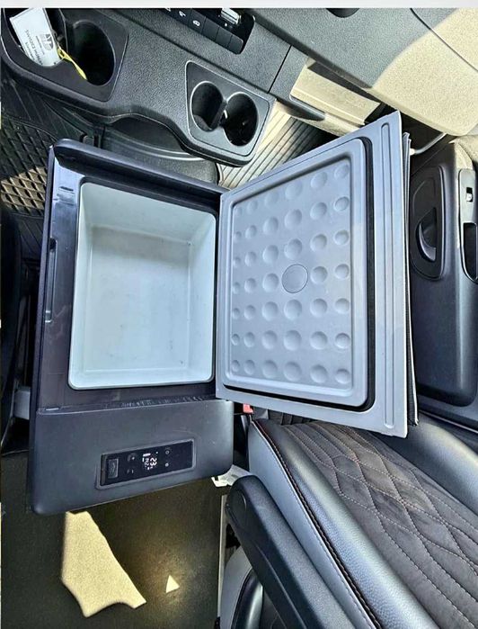 Przewóz osób 9 osób vip wynajem busa 9 osbowy vip wynajem kierowcy transfer lotnisko Radom Warszawa