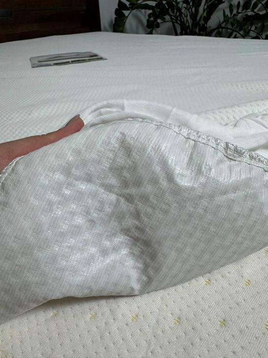 Водонепроникні наматрасники Водонепроникні простирадла Чохли