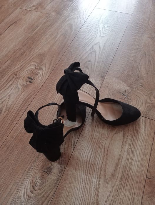 Buty eleganckie czarne zamszowe