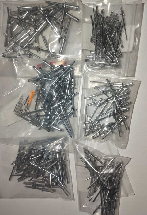 Ferramenta de rebitagem para berbequim. Rebite. Broca