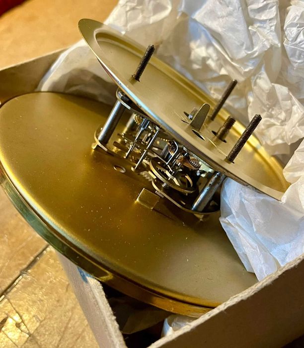 Relógio antigo de corda nunca usado