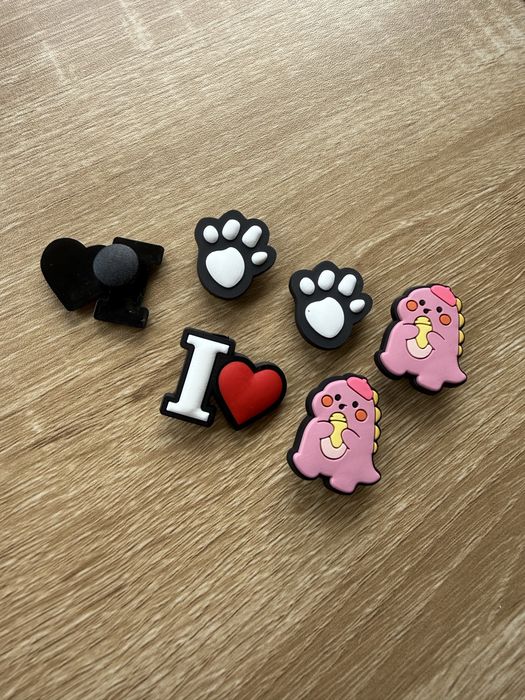 Jibbitz przypinki do butow typu crocs kolorowe charms