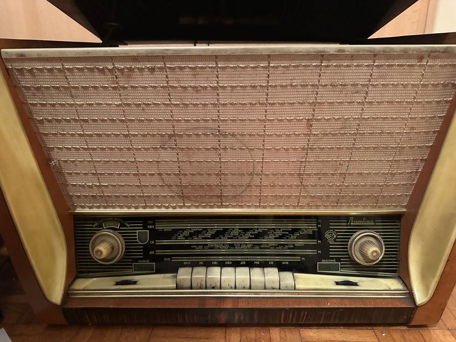 Stare radzieckie radio z gramofonem