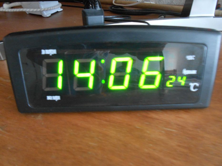 Настольные электронные часы-будильник Caixing CX-818