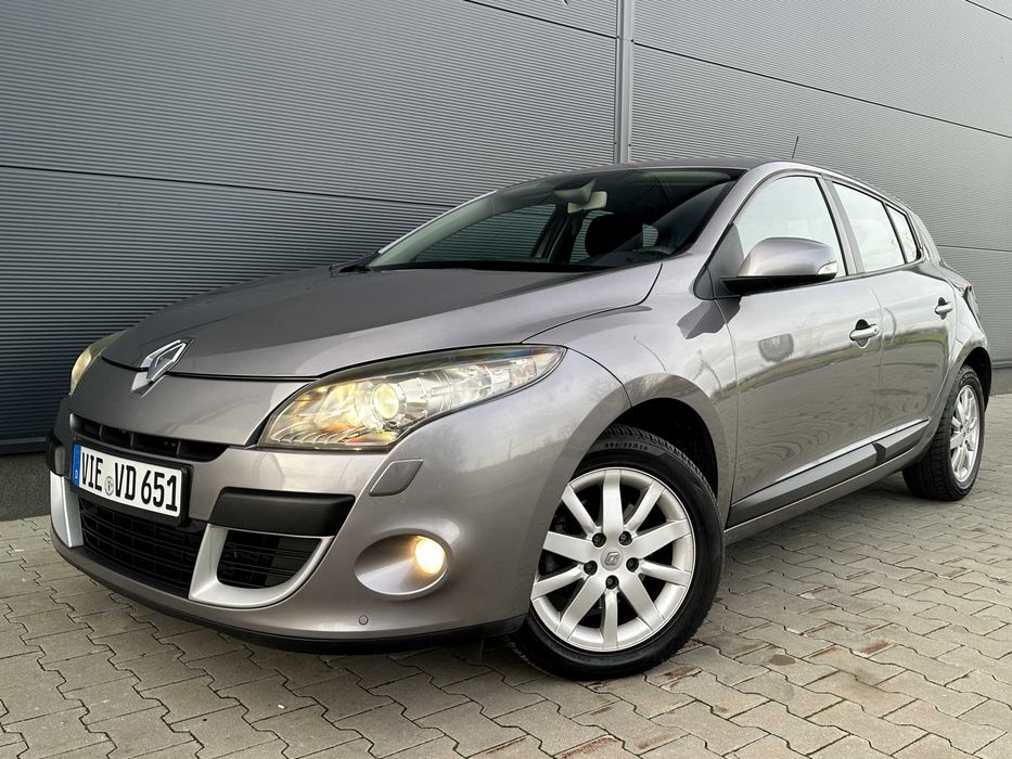 RENAULT MEGANE III 1.4T 130PS Bi-Xenon Keyless Navi PDC 16" EDITION !