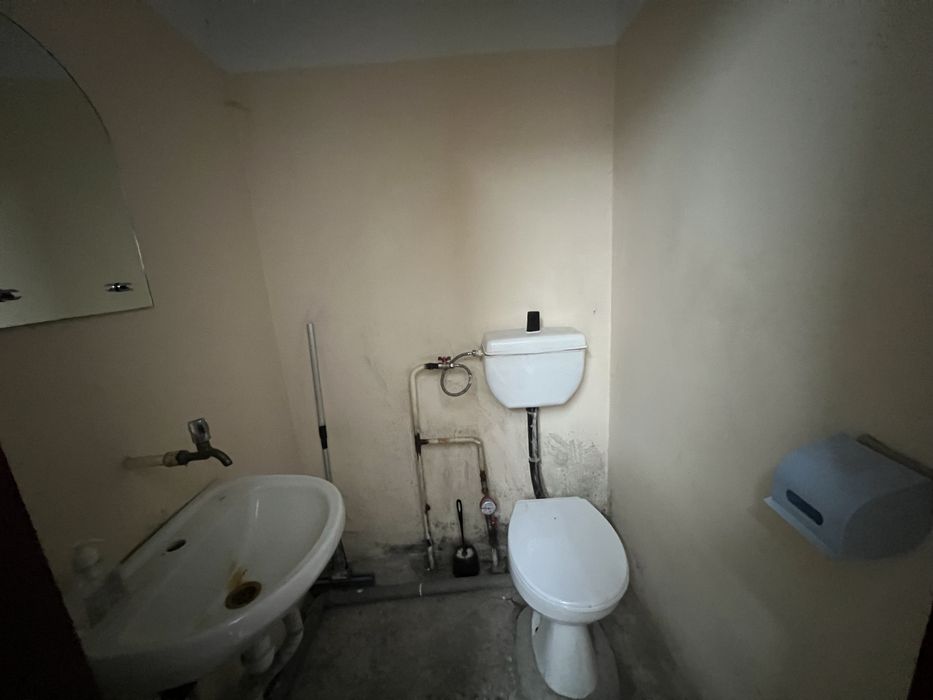 Оренда 2 приміщ.: 30.4 м. кв./12.9 м.кв., Центр, вул. Відінська, 40А,