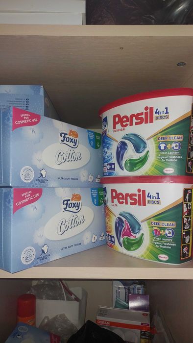 Zestaw kapsułek Persil Discs 4in1 (Color + Universal) 44 szt. + gratis chusteczki Foxy