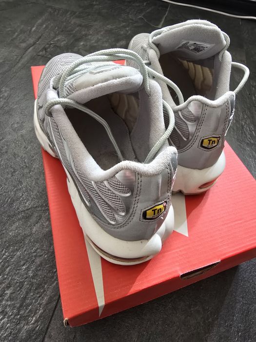 Нові кросівки Nike