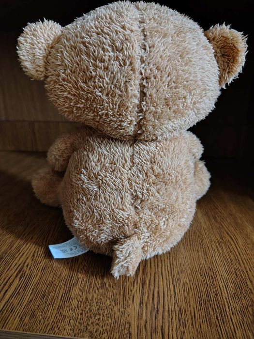 Ведмедик співає і розмовляє.