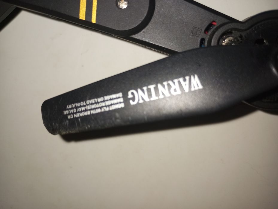 Drone com Câmara + Bateria Extra + Peças de Reparação