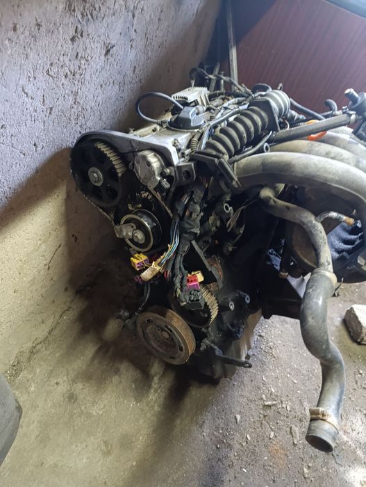 Мотор на болты.  Ауди А4 В5 . Первое поколение .  1.8 бензин.