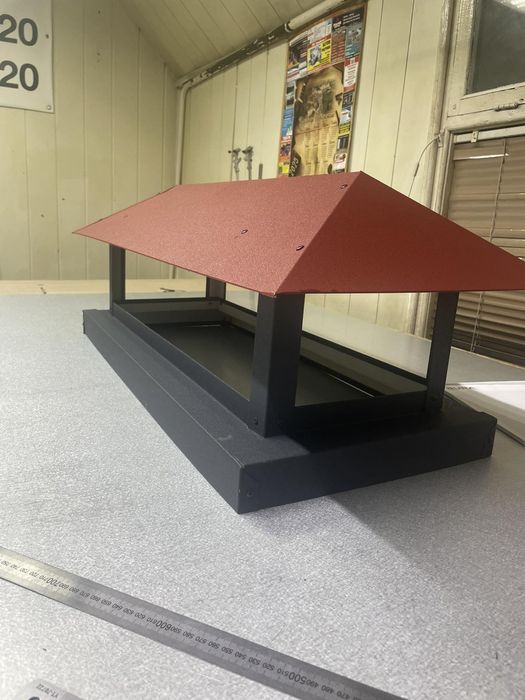 Ковпаки на димохід та стовпчики, флюгарка, димнік, парапети, відливи,