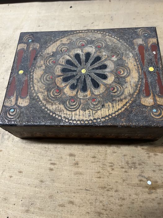 Stara drewniana szkatułka przybornik skrzyneczka PRL