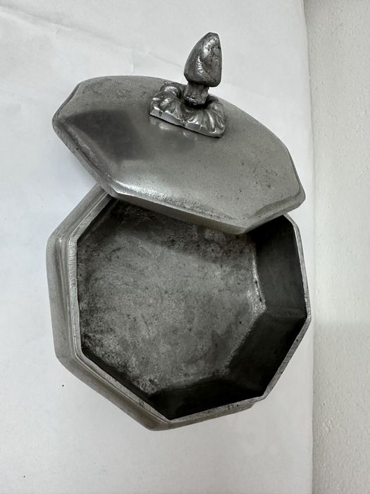 Guarda-jóias em liga de estanho