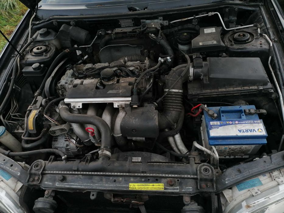 Volvo V40 2001r 1,8E Karoseria z przeznaczeniem na części