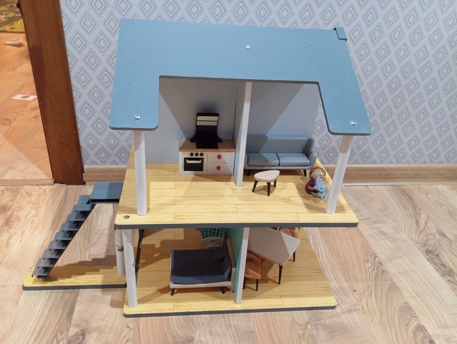 Drewniany domek bez mebelków