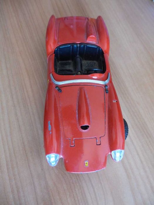 Carros de coleção em miniatura