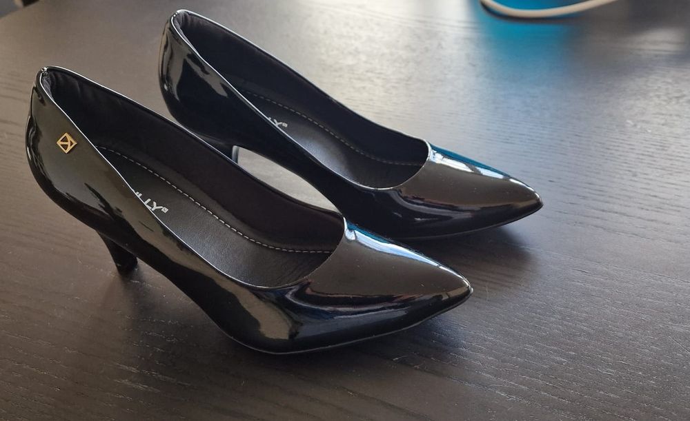 Sapatos n.° 37 novos Picadilly