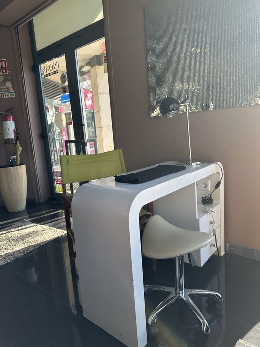 Alugo mesa de Manicure