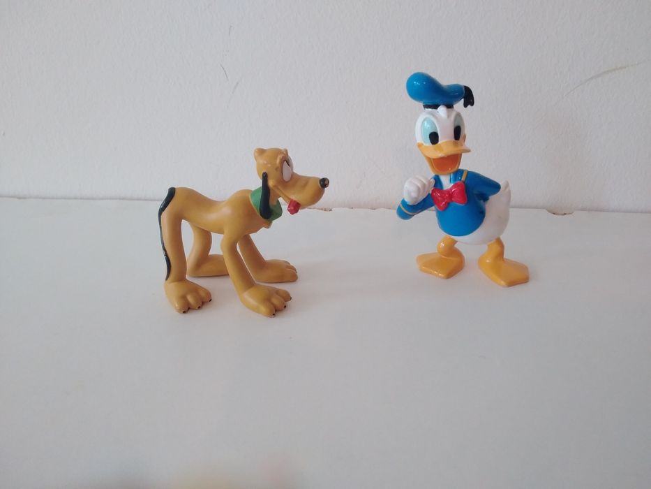 Figuras Pluto e Pato Donald