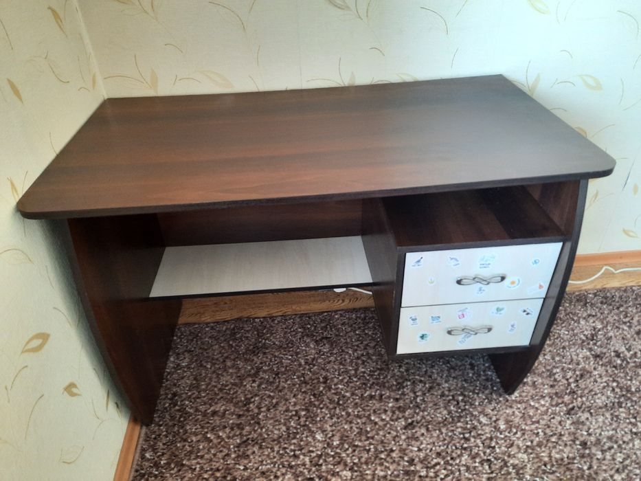 Стіл письмовий з шухлядками