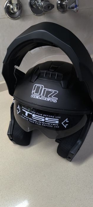 Capacete modular mota (danificado)