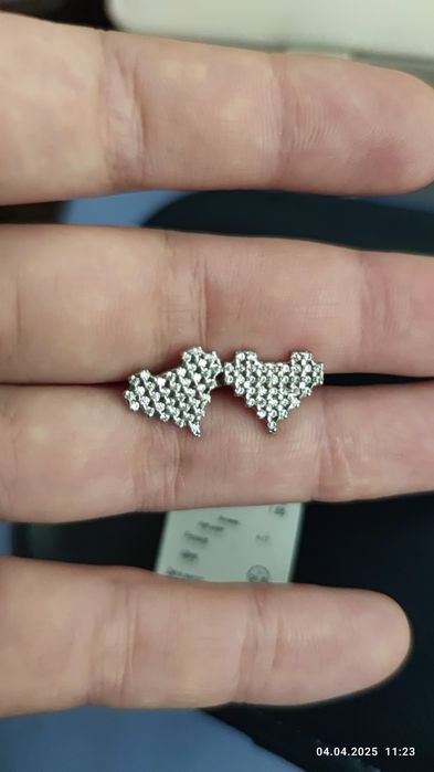 Сережки пусети серце з камінцями цирконієм