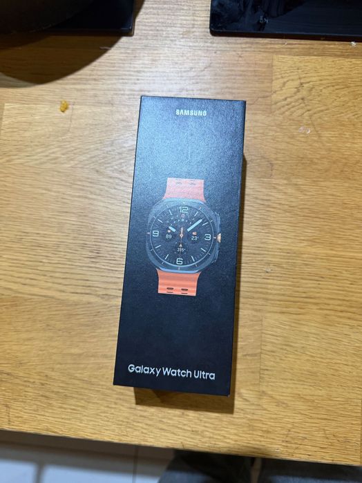 Nowy zegarek nie odpakowany