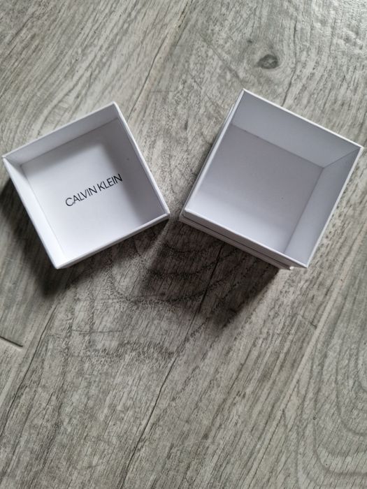Nowe małe białe pudełko Calvin Klein