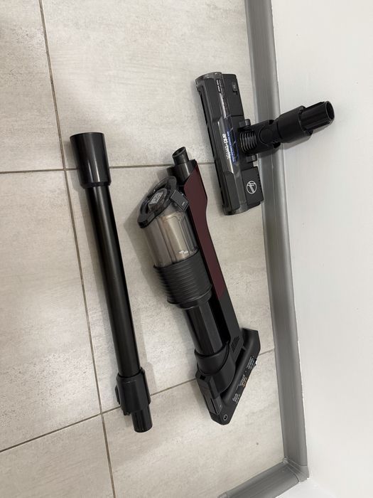 Вертикальні пилососи Dyson V6