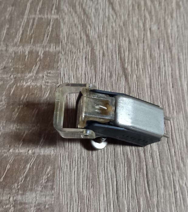 Головка    звукоснимателя  гзм 105 м .