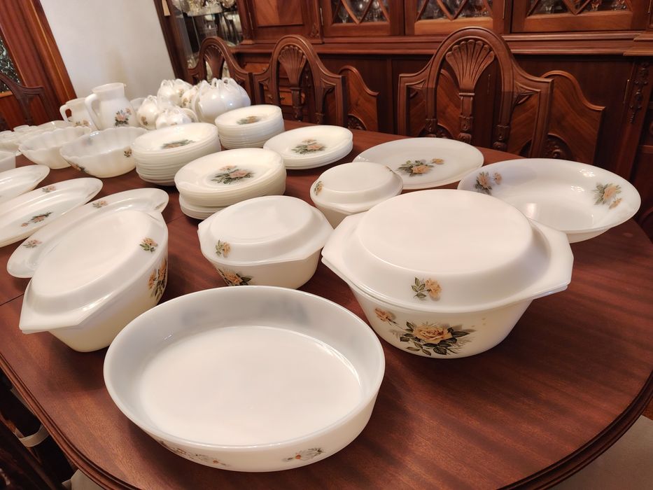 Serviço de Pyrex Arcopal tema das Rosas