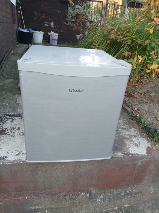 Mała lodówka z małym zamrażarnikiem firmy BOMANN  energooszczędna A ++