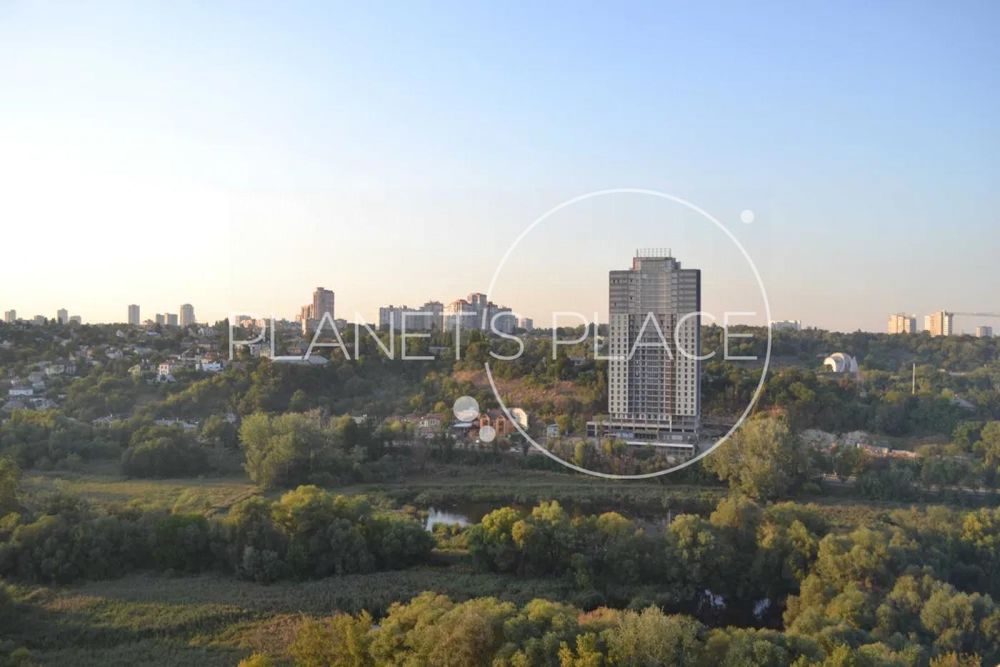 Продам 4к. квартиру, пр-т. В. Лобановського, м. Деміївська.