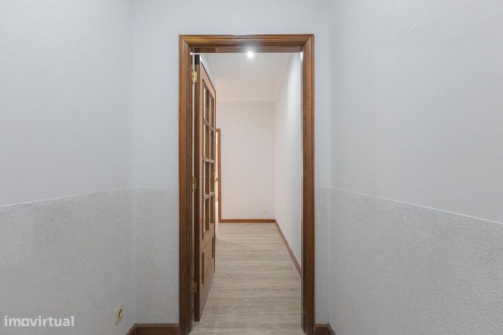 Apartamento T1 com Varanda em Canelas
