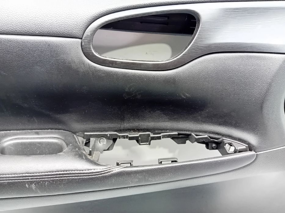 Forra porta / quartela frente esquerda NISSAN Pulsar Hatchback (C13)