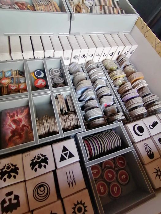 Gloomhaven como novo (com sistema de arrumação)