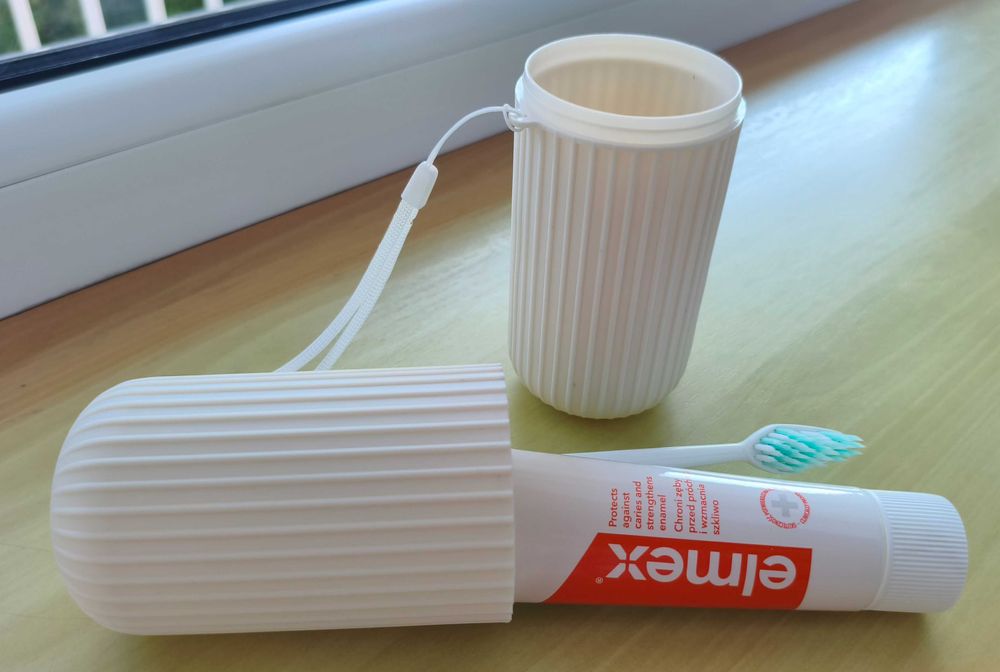 Etui podróżne na szczoteczkę do zębów i pastę