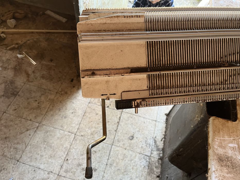 Maquina de tricotar usada vendo