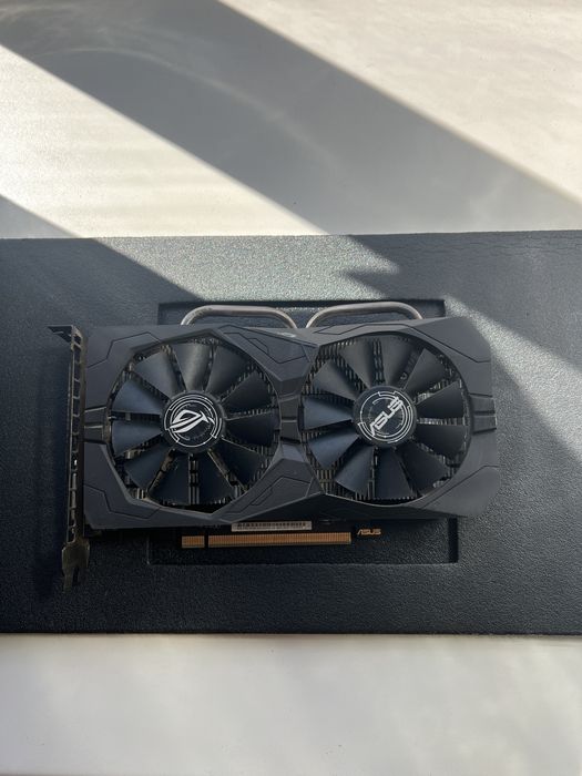 Відеокарта ASUS ROG Strix