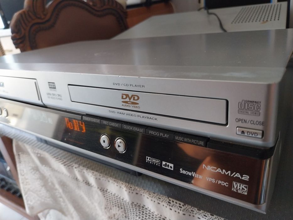 Panasonic Video/CD/DVD Recorder with Perfect Remote Control64354154042625122