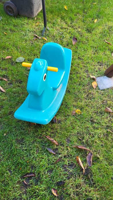 Koń na biegunach bujany