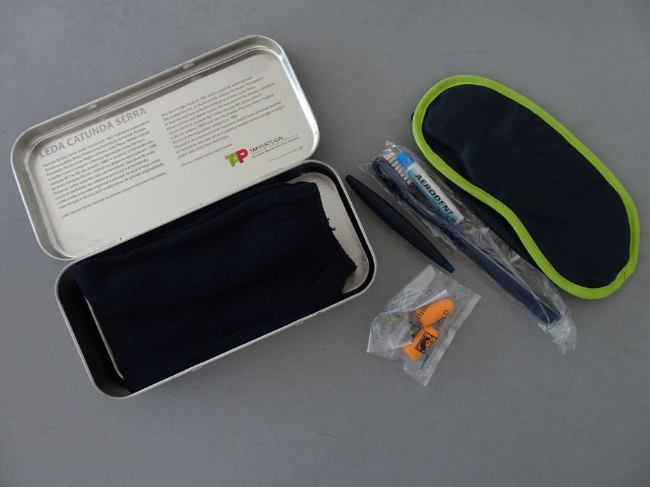 Caixas Metálicas / Latas TAP Executive Leda Catunda Serra