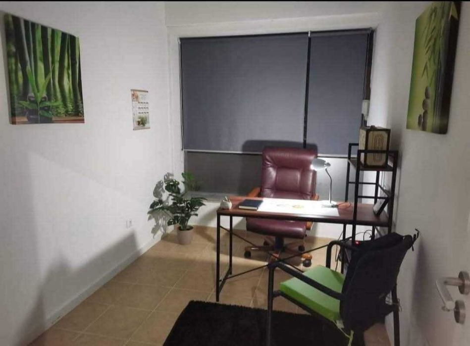 Trespasse de gabinete de podologia com carteira de clientes.