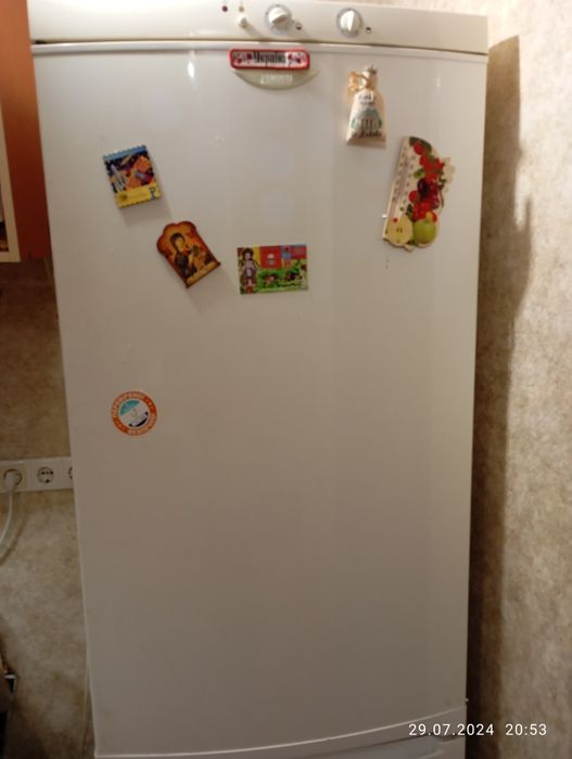 Холодильник двокамерний